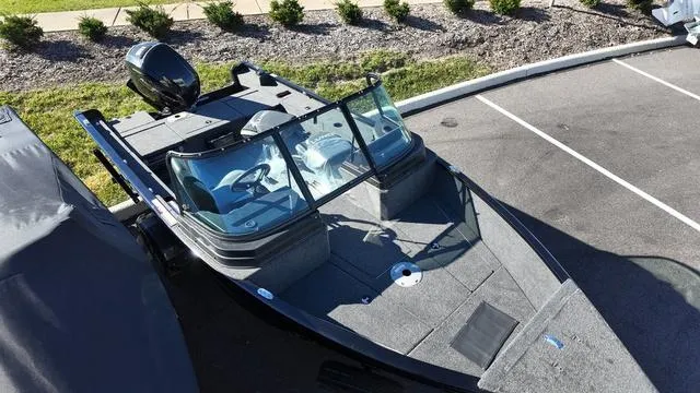 Slide: The Image of Lund 1775 Adventure Sport 2024 - 9