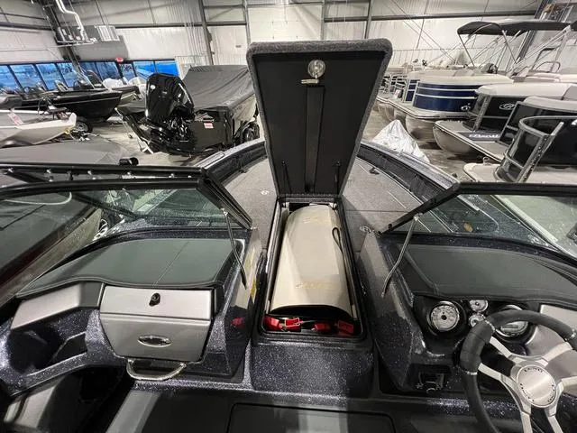 Slide: The Image of Lund 219 Pro-V Sport 2023 - 38