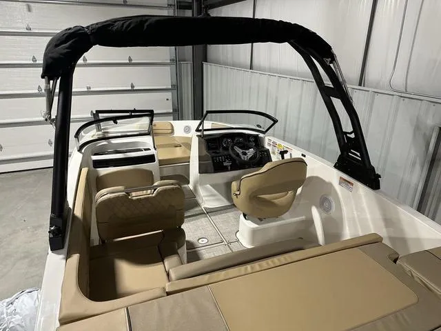 Slide: The Image of Bayliner VR5 Bowrider 2024 - 12