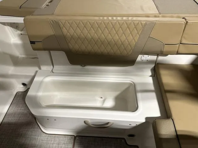 Slide: The Image of Bayliner VR5 Bowrider 2024 - 17