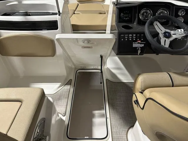 Slide: The Image of Bayliner VR5 Bowrider 2024 - 21