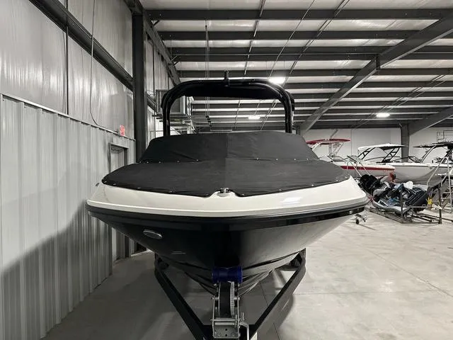 Slide: The Image of Bayliner VR5 Bowrider 2024 - 3