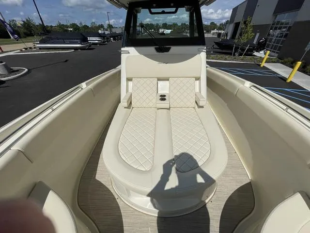 Slide: The Image of Chris-Craft 30 Catalina 2024 - 12