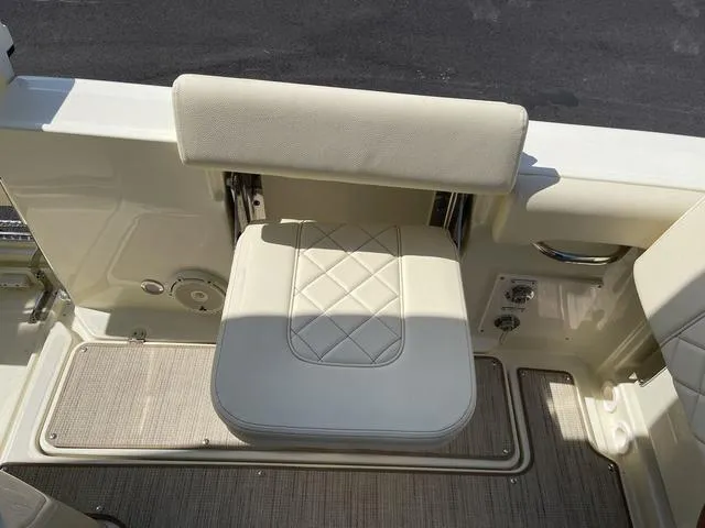 Slide: The Image of Chris-Craft 30 Catalina 2024 - 19