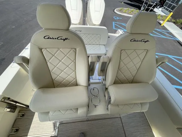 Slide: The Image of Chris-Craft 30 Catalina 2024 - 20