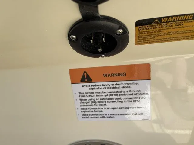 Slide: The Image of Chris-Craft 30 Catalina 2024 - 21