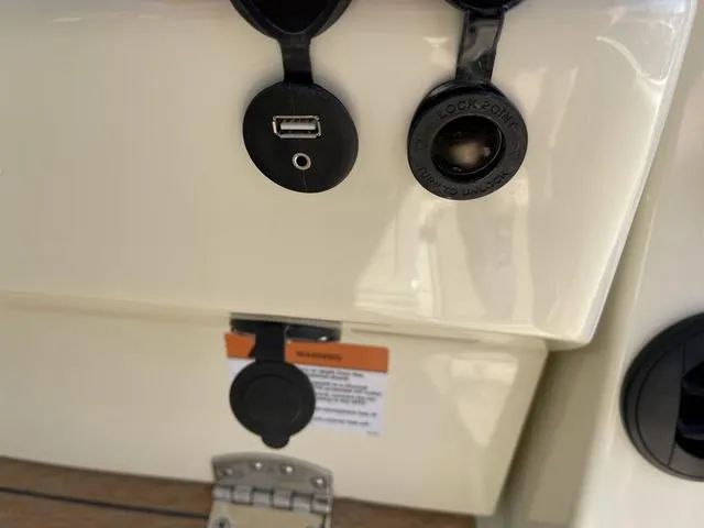 Slide: The Image of Chris-Craft 30 Catalina 2024 - 22