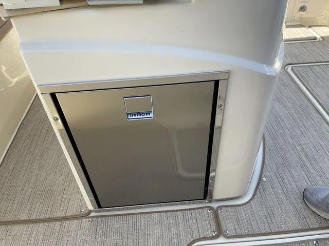 Slide: The Image of Chris-Craft 30 Catalina 2024 - 25