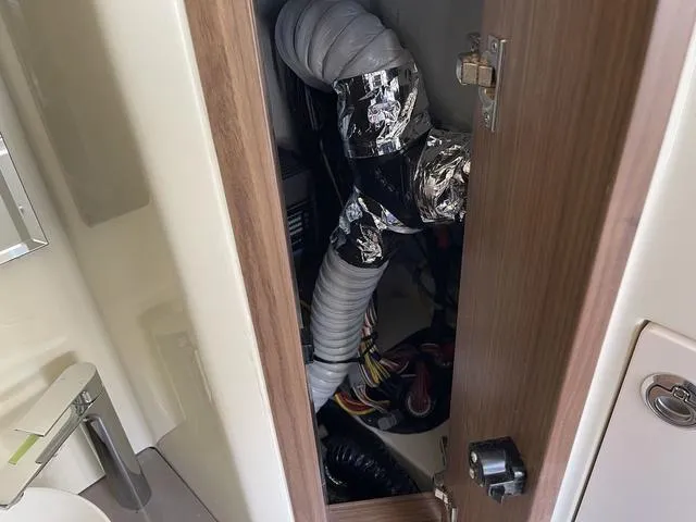 Slide: The Image of Chris-Craft 30 Catalina 2024 - 35