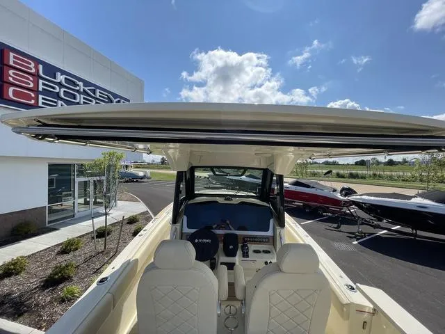 Slide: The Image of Chris-Craft 30 Catalina 2024 - 40