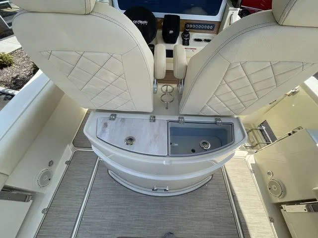 Slide: The Image of Chris-Craft 30 Catalina 2024 - 43