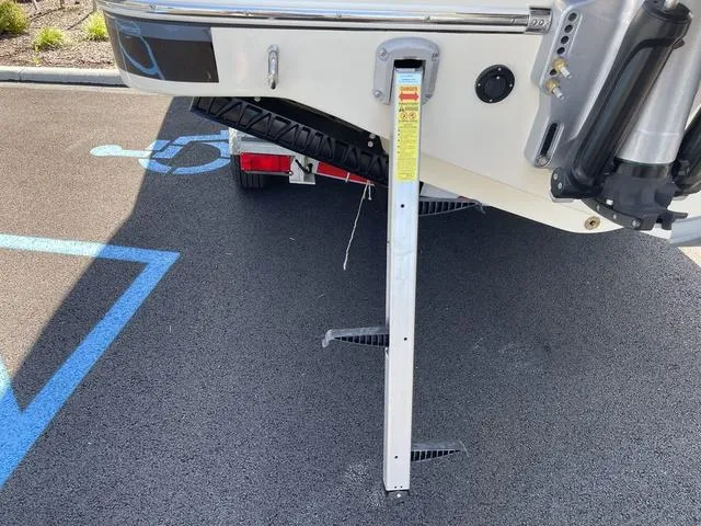 Slide: The Image of Chris-Craft 30 Catalina 2024 - 6