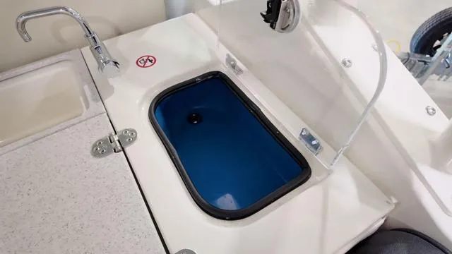 Slide: The Image of Stingray 269DC 2024 - 15