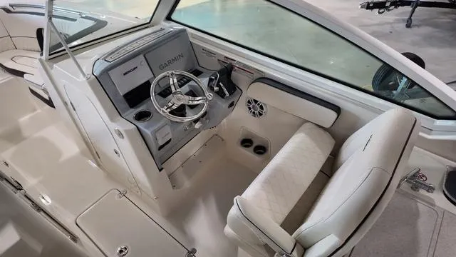 Slide: The Image of Stingray 269DC 2024 - 18