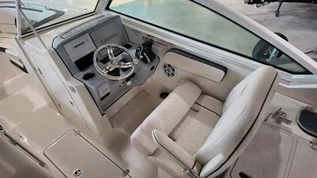 Slide: The Image of Stingray 269DC 2024 - 19