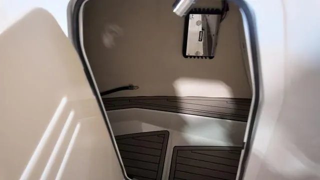 Slide: The Image of Stingray 269DC 2024 - 27