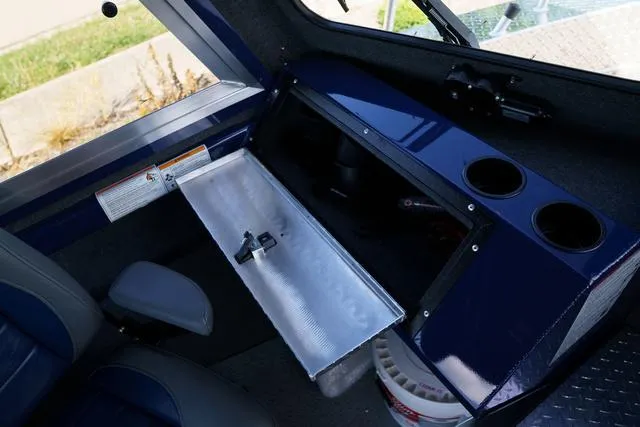 Slide: The Image of Thunder Jet Alexis Pro 22' 2024 - 17