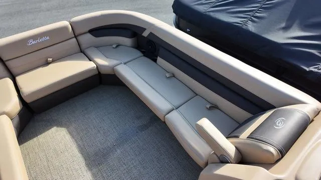 Slide: The Image of Barletta Cabrio C24Q 2024 - 12