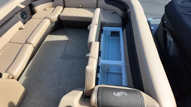 Slide: The Image of Barletta Cabrio C24Q 2024 - 13