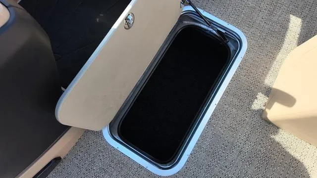 Slide: The Image of Barletta Cabrio C24Q 2024 - 15