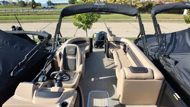 Slide: The Image of Barletta Cabrio C24Q 2024 - 16