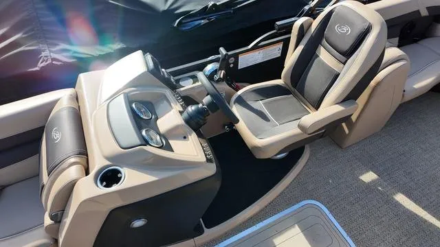 Slide: The Image of Barletta Cabrio C24Q 2024 - 17