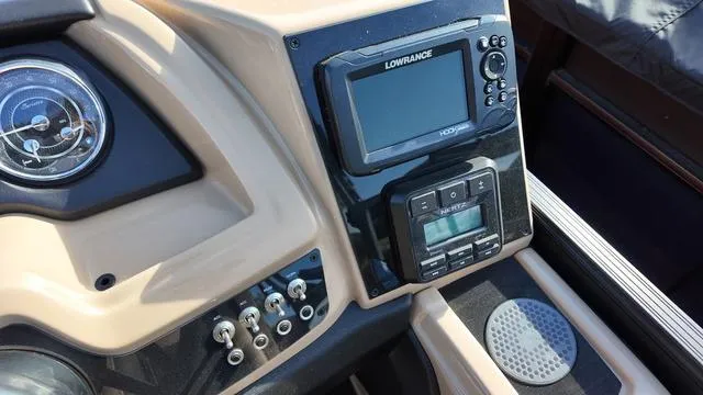 Slide: The Image of Barletta Cabrio C24Q 2024 - 19