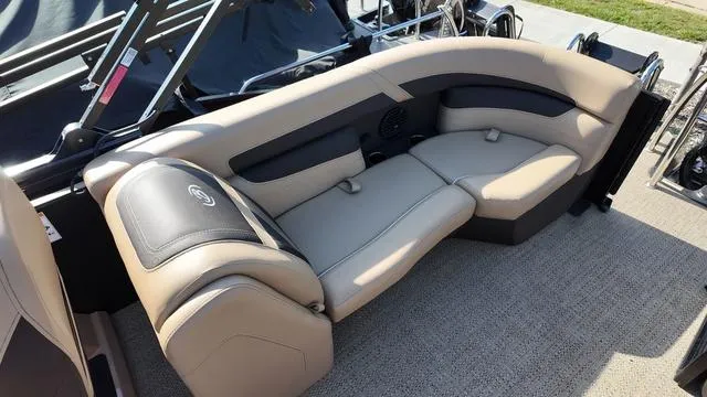 Slide: The Image of Barletta Cabrio C24Q 2024 - 21