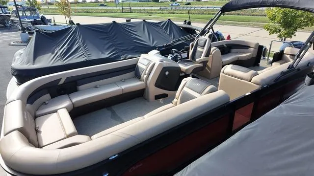 Slide: The Image of Barletta Cabrio C24Q 2024 - 8