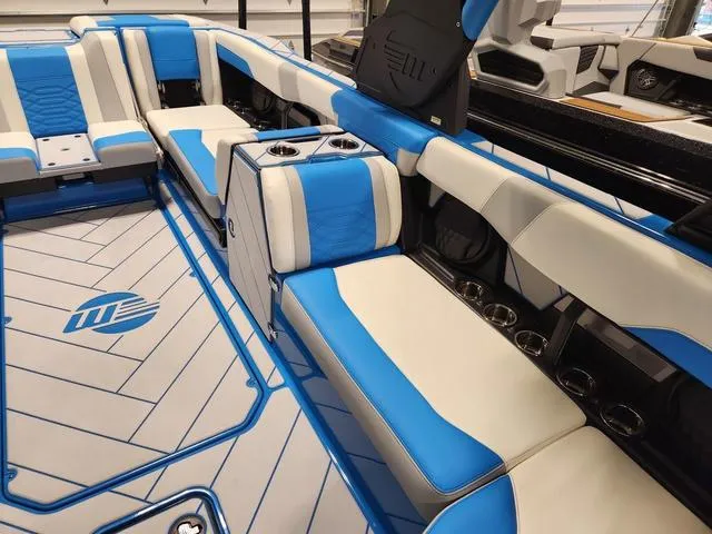 Slide: The Image of Malibu 26 LSV 2023 - 52