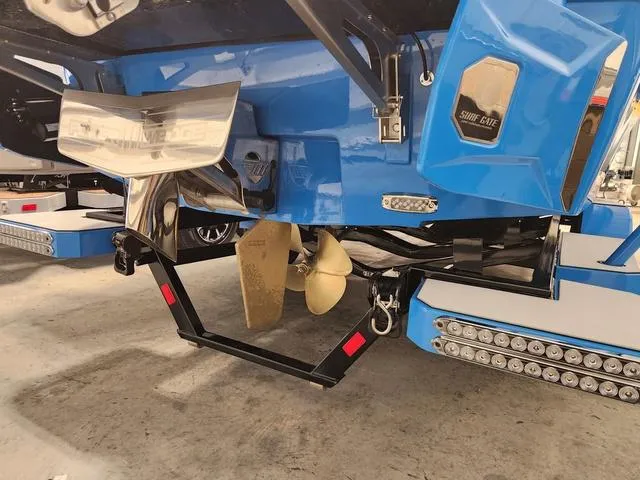 Slide: The Image of Malibu 26 LSV 2023 - 53