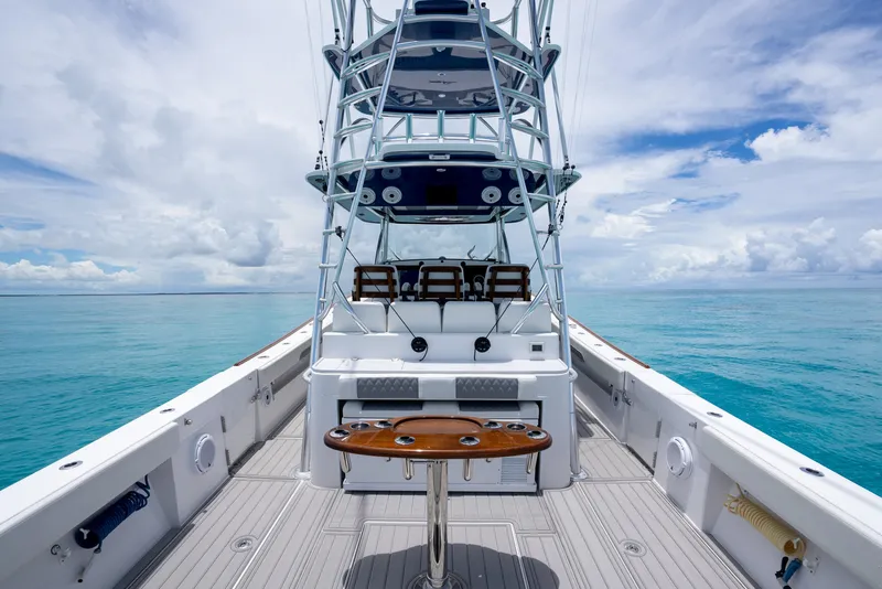 Slide: The Image of 2023 Front Runner 47 Center Console boat on clear blue water. - 31