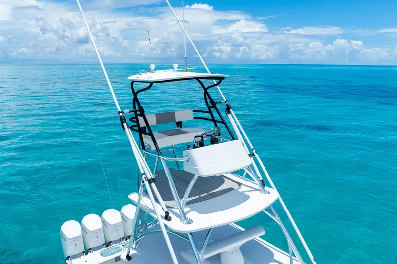 Slide: The Image of 2023 Front Runner 47 Center Console boat on clear blue ocean. - 6