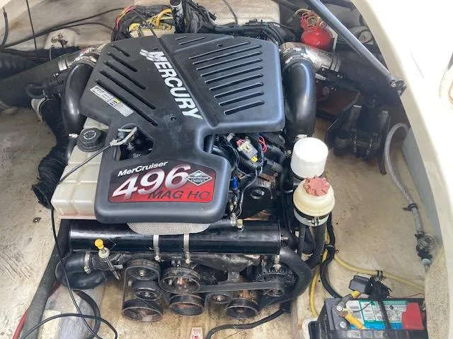 Slide: The Image of 2006 Chaparral 276 SSi boat engine, MerCruiser 496 MAG HO, in engine compartment. - 9