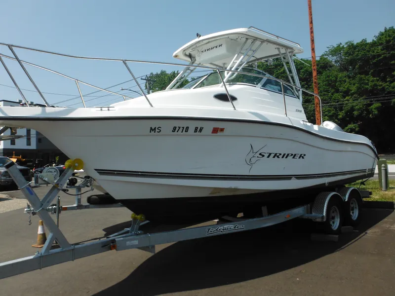 Slide: The Image of 2000 Seaswirl 2300 Walk Around boat on trailer. - 37
