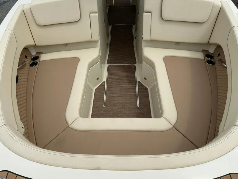 Slide: The Image of Chris-Craft Calypso 32 2025 - 100