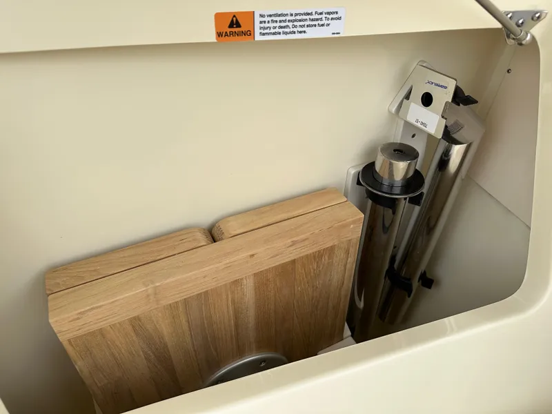 Slide: The Image of Chris-Craft Calypso 32 2025 - 108