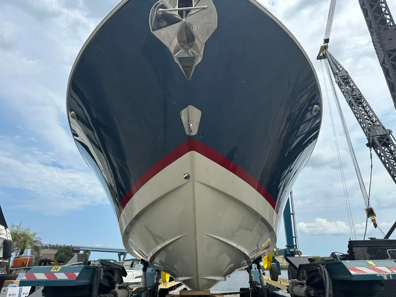 Slide: The Image of Chris-Craft Calypso 32 2025 - 11