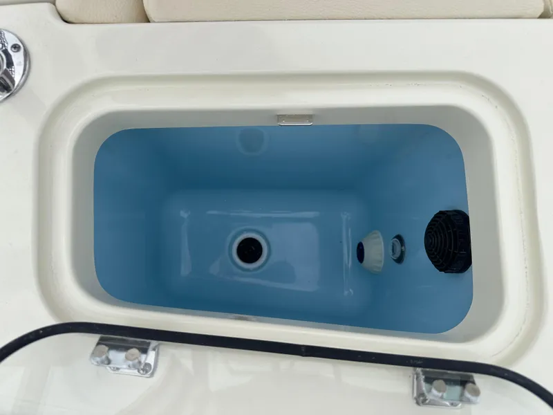 Slide: The Image of Chris-Craft Calypso 32 2025 - 120