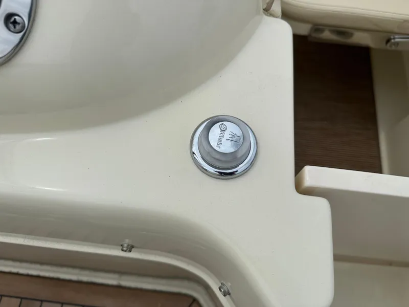 Slide: The Image of Chris-Craft Calypso 32 2025 - 124