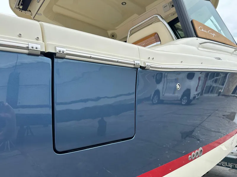 Slide: The Image of Chris-Craft Calypso 32 2025 - 128