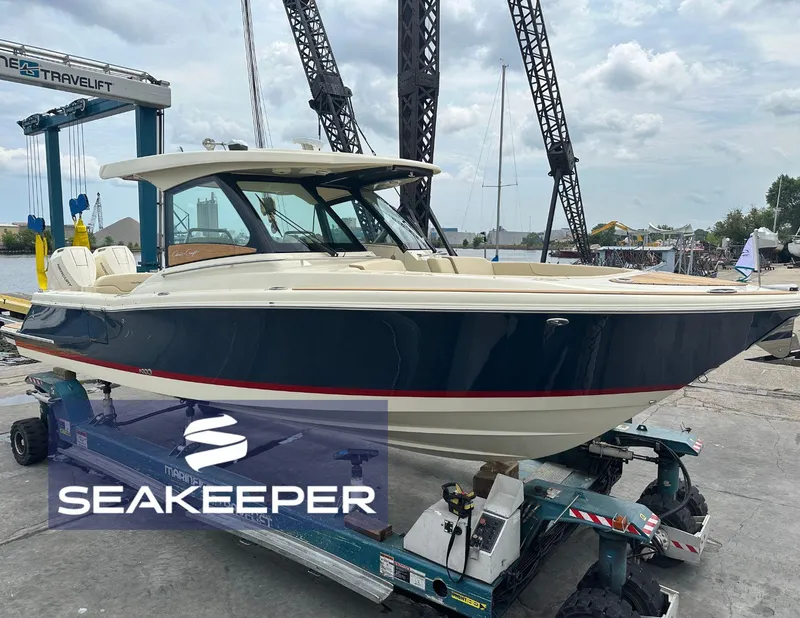 Slide: The Image of Chris-Craft Calypso 32 2025 - 2