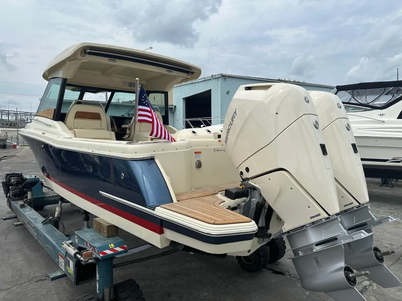 Slide: The Image of Chris-Craft Calypso 32 2025 - 21