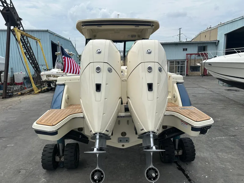 Slide: The Image of Chris-Craft Calypso 32 2025 - 22