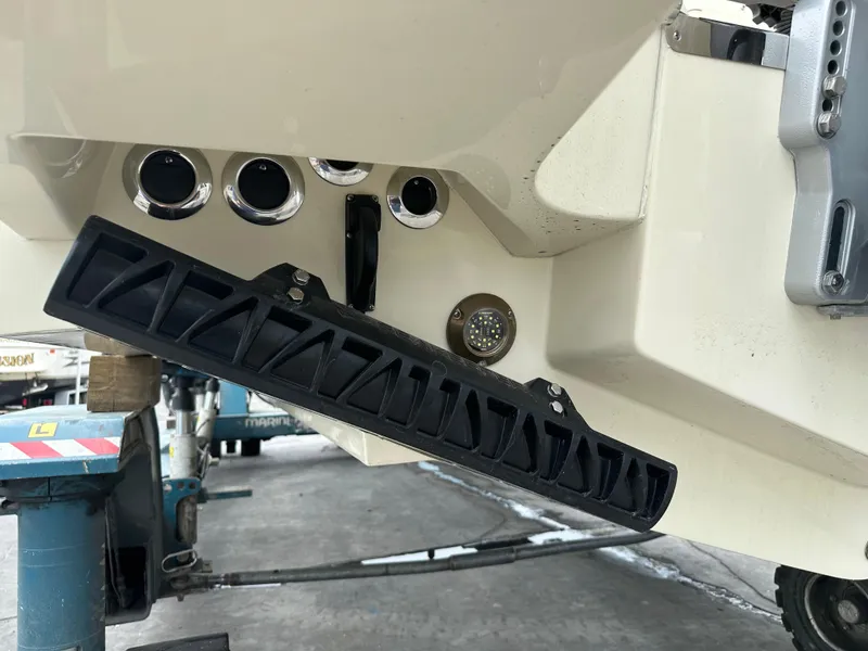 Slide: The Image of Chris-Craft Calypso 32 2025 - 26