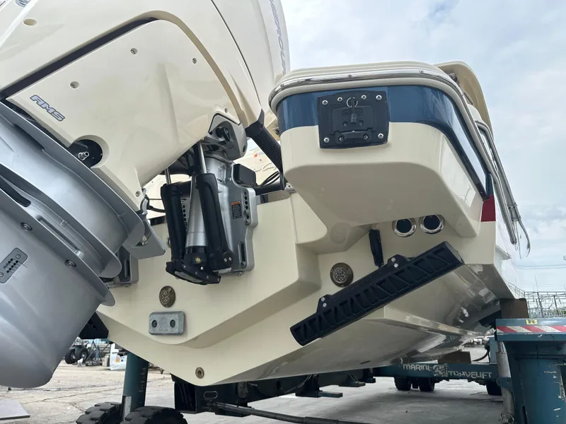 Slide: The Image of Chris-Craft Calypso 32 2025 - 27