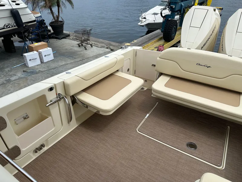 Slide: The Image of Chris-Craft Calypso 32 2025 - 46
