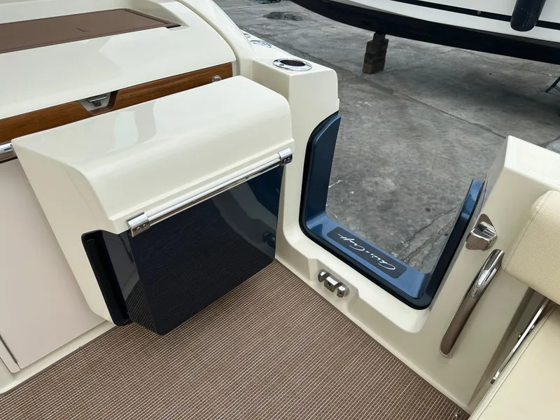 Slide: The Image of Chris-Craft Calypso 32 2025 - 49