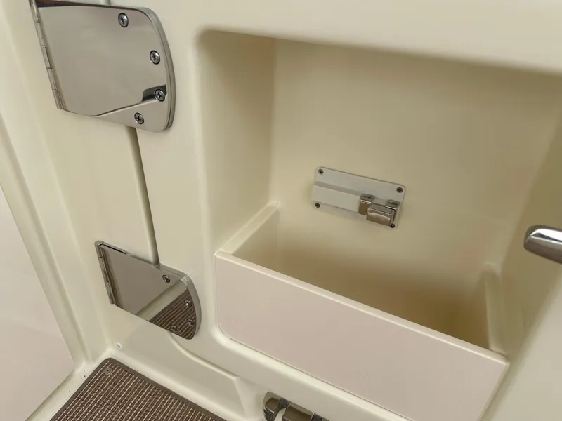 Slide: The Image of Chris-Craft Calypso 32 2025 - 50