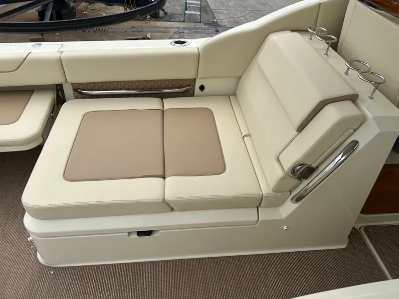 Slide: The Image of Chris-Craft Calypso 32 2025 - 54